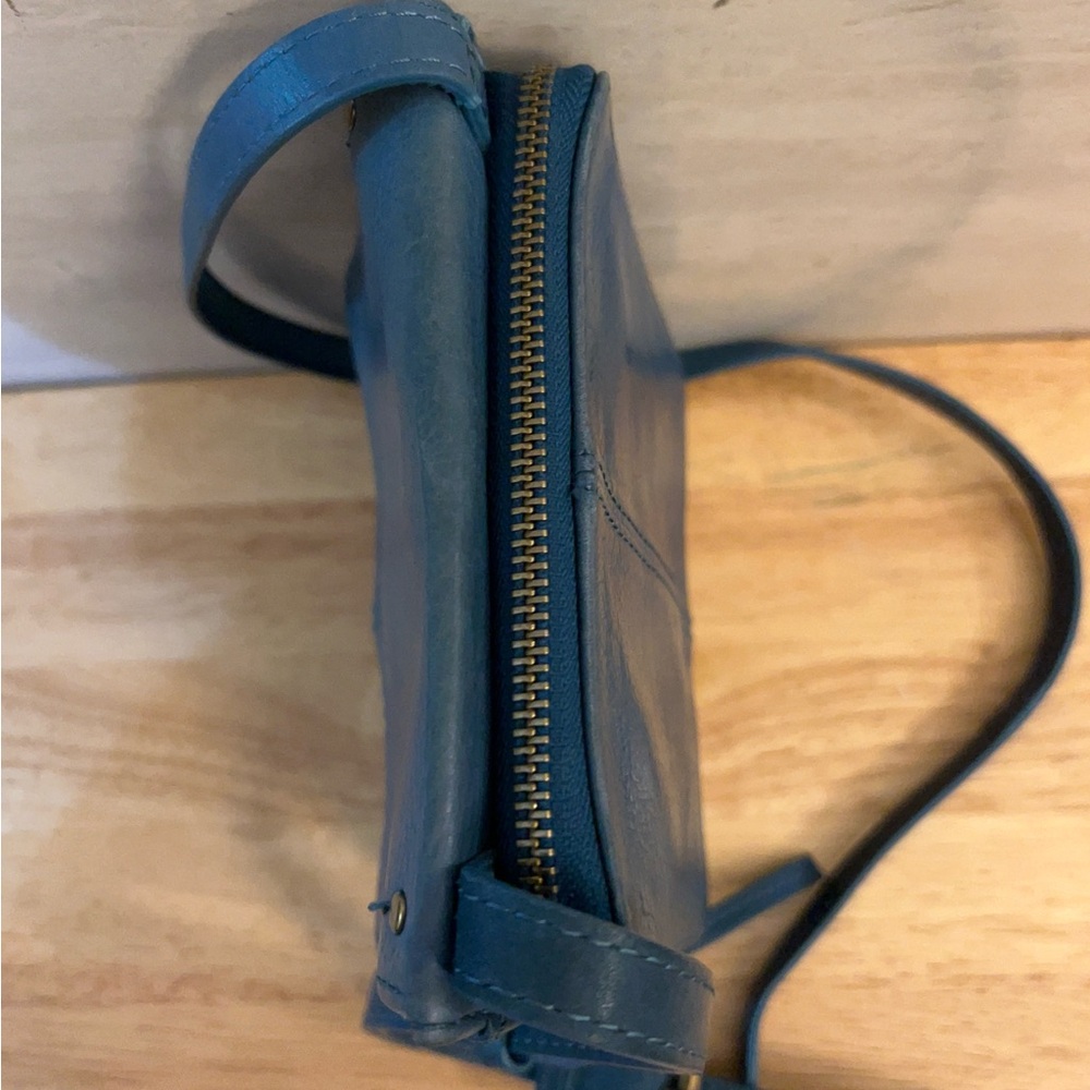 American Leather Co. Kansas Blue/Teal Crossbody Bag - Picture 6 of 15